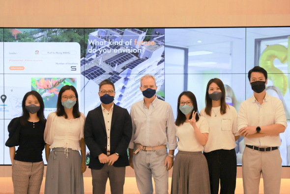 Mr. Davis Bookhart, Director of the Sustainability/Net-Zero Office (fourth left), Prof. Lo Hong-Kam, Director of GREAT Smart Cities Institute (third left), and their team.