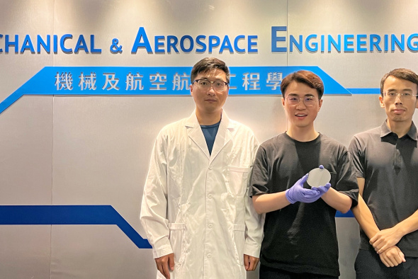 Prof. Yang Zhengbao (right), Associate Professor in the Department of Mechanical and Aerospace Engineering at HKUST, and his research team