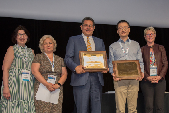 Prof. Khaled BEN LETAIEF (center) and Prof. ZHANG Jun (second right) received the award at the 2019 IEEE International Symposium on Information Theory in Paris on July 9.	