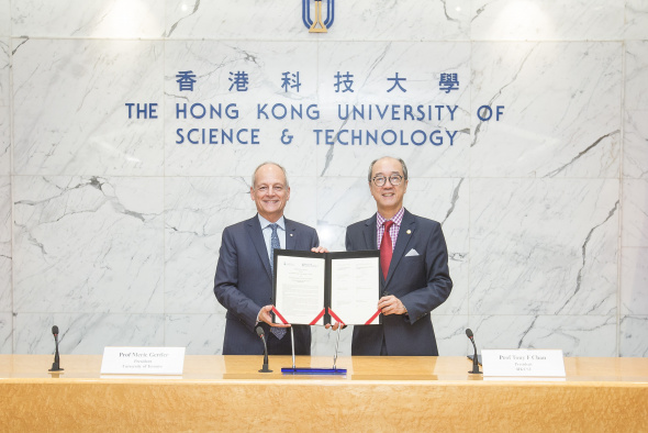 Prof Tony F Chan (right), President of HKUST, and Prof Meric Gertler, President of U of T, signed a memorandum of agreement for an international doctoral cluster in engineering on November 28, 2017.