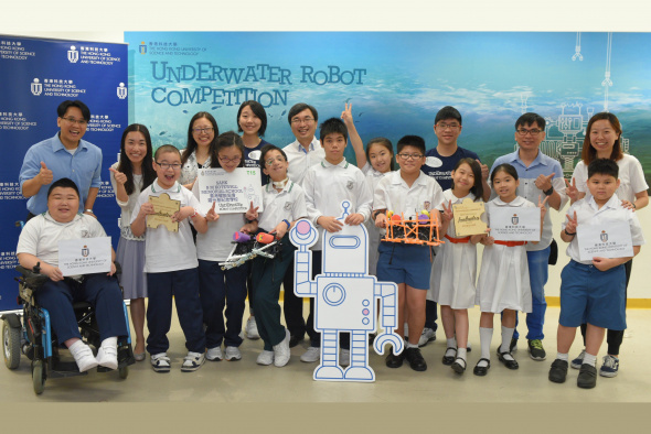 Prof Tim Woo (back row, fifth from left), Director of Center for Global & Community Engagement (GCE), student mentors, participating team from Po Leung Kuk Horizon East Primary School and participating team from SAHK B M Kotewall Memorial School.