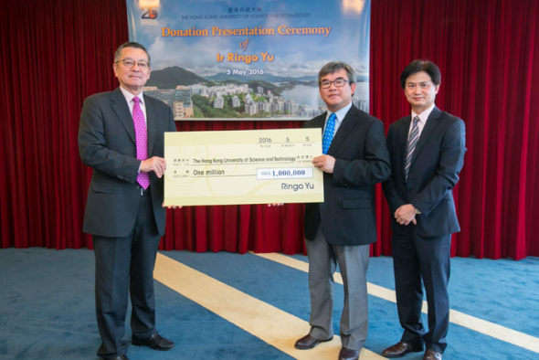 (From left) Dr Eden Woon, HKUST Vice-President for Institutional Advancement, Mr Ringo Yu, Managing Director of Fraser Construction Company and Prof Charles Ng, Associate Vice-President (Research and Graduate Studies)
