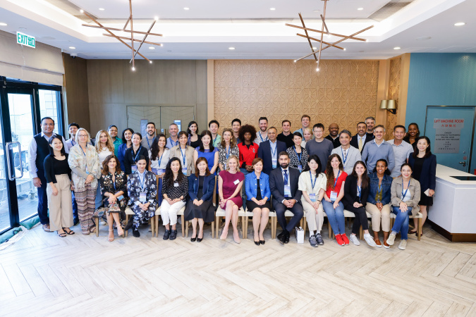 HKUST President Prof. Nancy Ip (sixth from the left, front row) and Ms. Daisy Chan (fourth from the left, front row), Associate Vice-President (Global Engagement and Communications) extended a warm welcome to a group of young global leaders during their visit to the HKUST campus.
