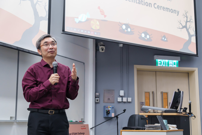 At the award presentation ceremony, Prof. Tim Woo, Director of Center for Global & Community Engagement, HKUST School of Engineering, encouraged students to follow their passion and embrace learning as a door to new opportunities.