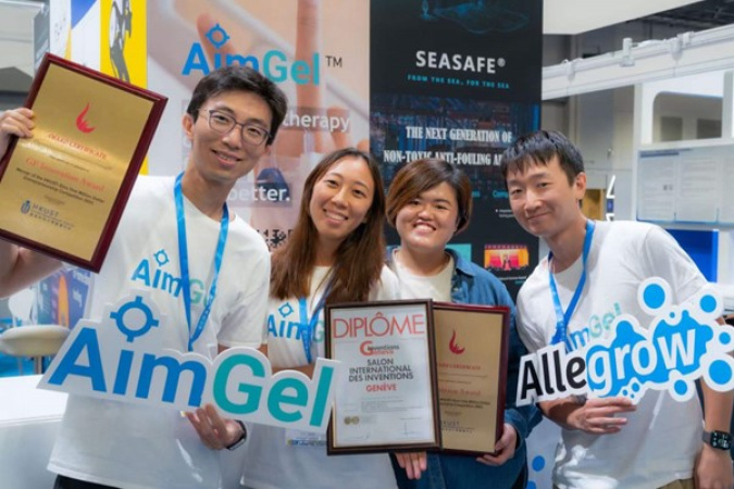 Melody (second right) and Dr. Laurence Lau Chi-Ming (first left), co-founder of Allegrow Biotech Ltd., with their team