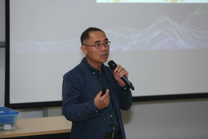 Prof Qiang Yang, Director of HKUST Big Data Institute, talked about “AI Powered Fintech” in his keynote speech.